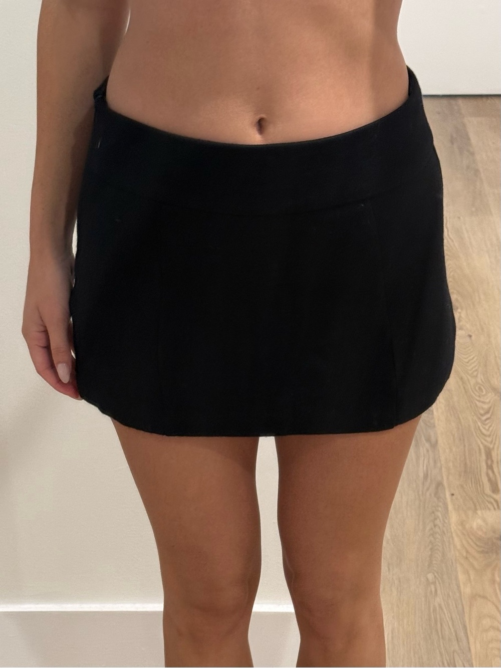 Vintage Y2K GUESS Black Wool Low Rise Mini Skirt Size 24